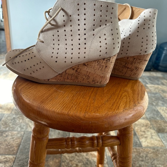 Cork booties - Picture 1 of 5